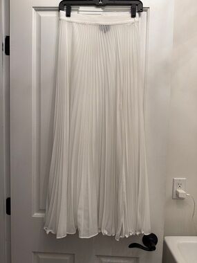 Carbon38 White mesh Pleated Maxi Skirt with Front Slit